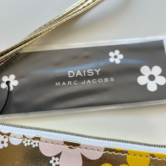 NWT - Marc Jacobs Wristlet - Picture 2 of 9